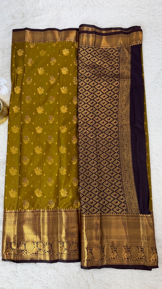 Gadwal Saree - Premium (Mehandi Green + Stitched blouse with Maggam work)